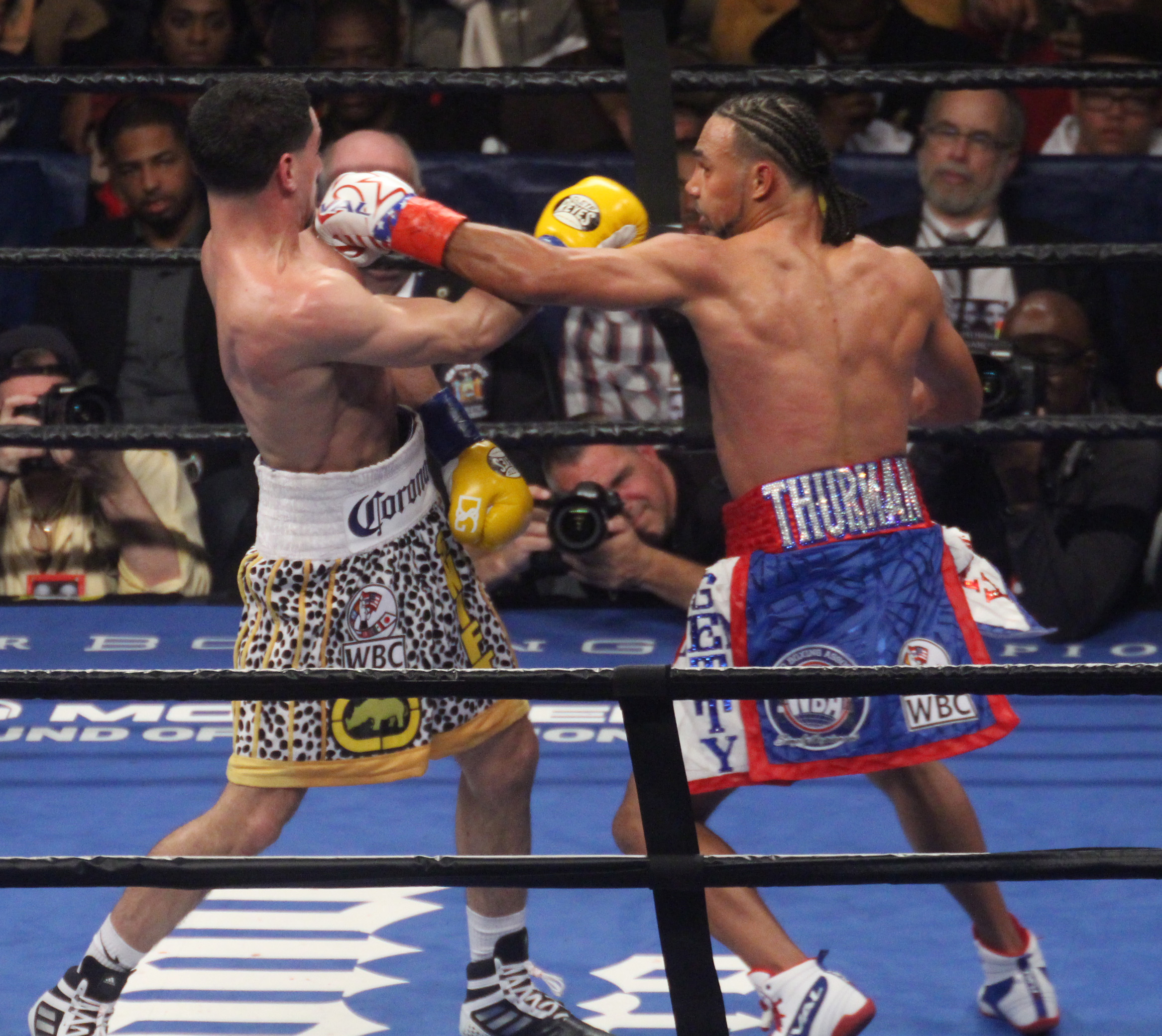 Thurman defeats Garcia in WBA/WBC welterweight title unification. Photos Sumio Yamada