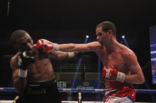 Abril defeats Bogere; retains WBA lightweight title