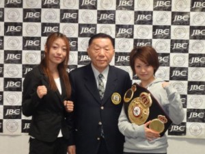 Pics of defending Ayaka Miyao vs Masae Akitaya