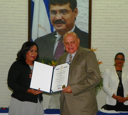 Renzo Bagnariol was given the Alexis Argüellos Award