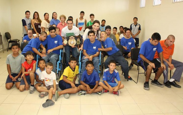 Champion "Tornado" Sánchez spent some time with very special young people