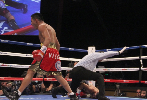 Photos: Cuellar Retains With Brutal Knockout of Juanma Lopez