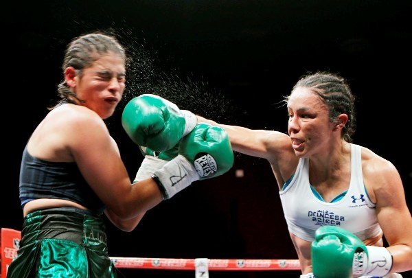 Jackie Nava knocked and retained their titles in Mexico