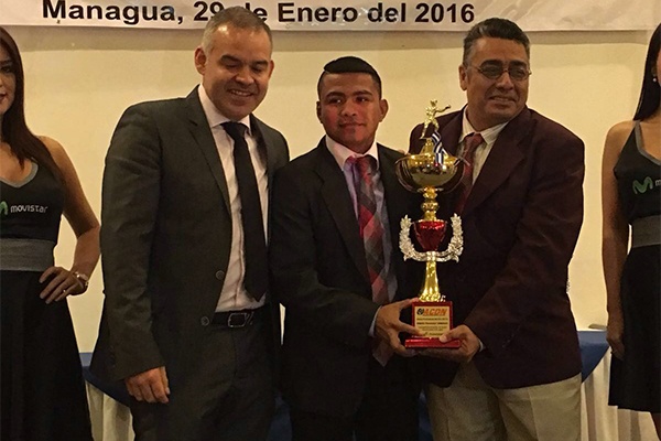 “Chocolatito” González reconoce a la Familia Mendoza