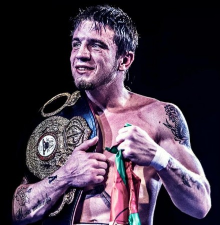 Kerman Lejarraga gana el cinturón de la WBA tras derrotar a los puntos al húngaro Lazslo Toth