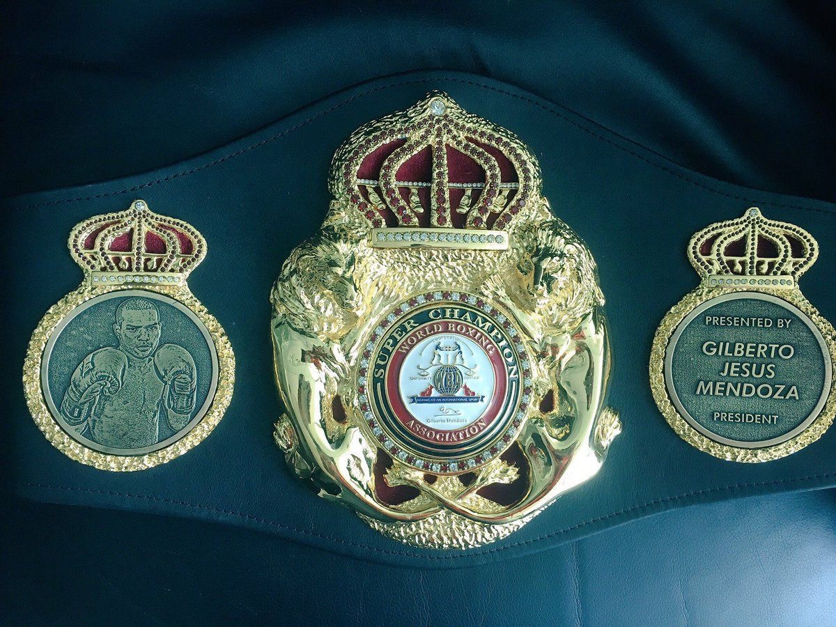 Ocho combates titulares para cerrar el año