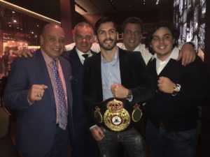 Linares recibe su título de Campeón Mundial AMB