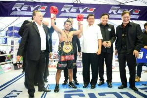 Thammanoon Niyomtrong defeated Filipino Rey Loreto by unanimous decision