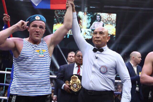 Lebedev impuso su veteranía ante Flanagan