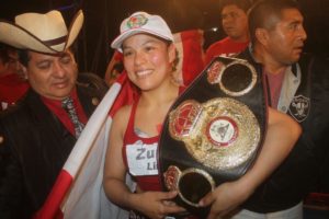 Linda Lecca retiene su faja AMB y estremece a Perú