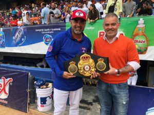 Gilberto Jesus Mendoza grants recognition to Ozzie Guillen