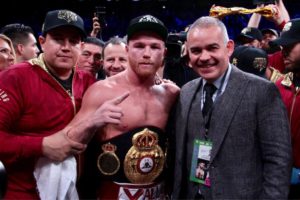 El Canelo knocks out Fielding in New York and wins the three-time championship