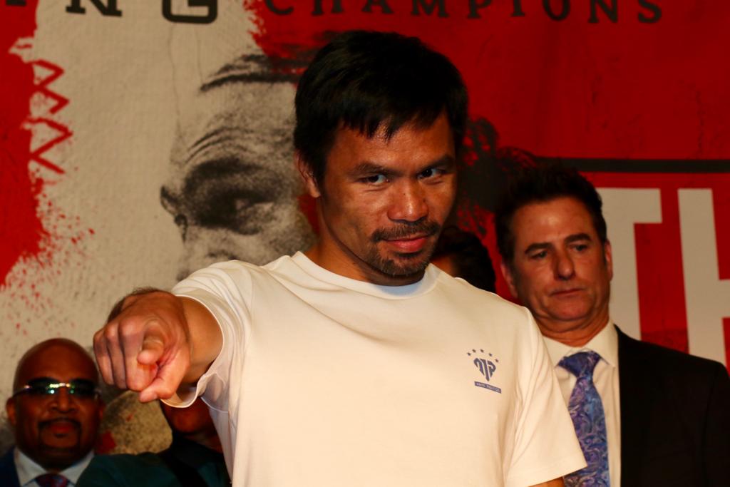 Pacquiao and Thurman have grand arrivals in Las Vegas