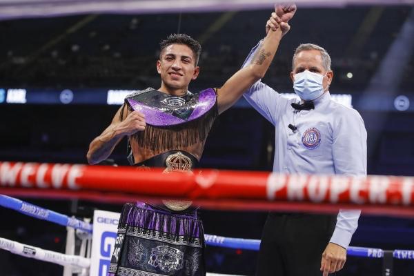 Mario Barrios retained his WBA crown with a KO in San Antonio