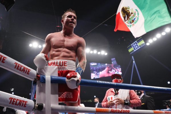 “Canelo” crushed Smith in Texas and confirms his position as the P4P King of Boxing