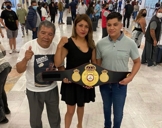 "Dinamita" Cruz received her WBA belt with joy and pride
