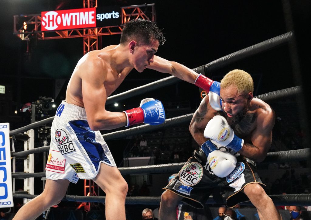 Figueroa knocks out Nery in Carson to become unified Super Bantamweight Champion