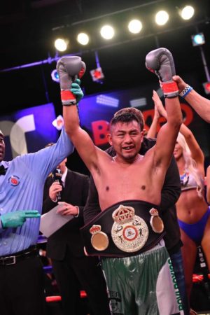 César Juárez snatched the WBA-Fedecentro title from "Martillo" Contreras
