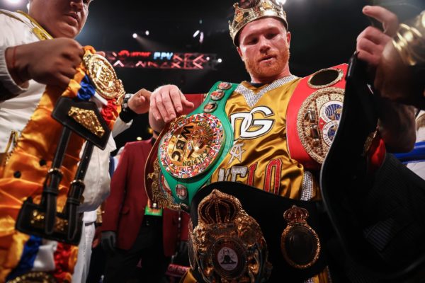 Canelo was the best fighter of 2021 by BWAA