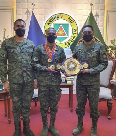 Ejército filipino asciende al campeón asiático AMB Charly Suarez