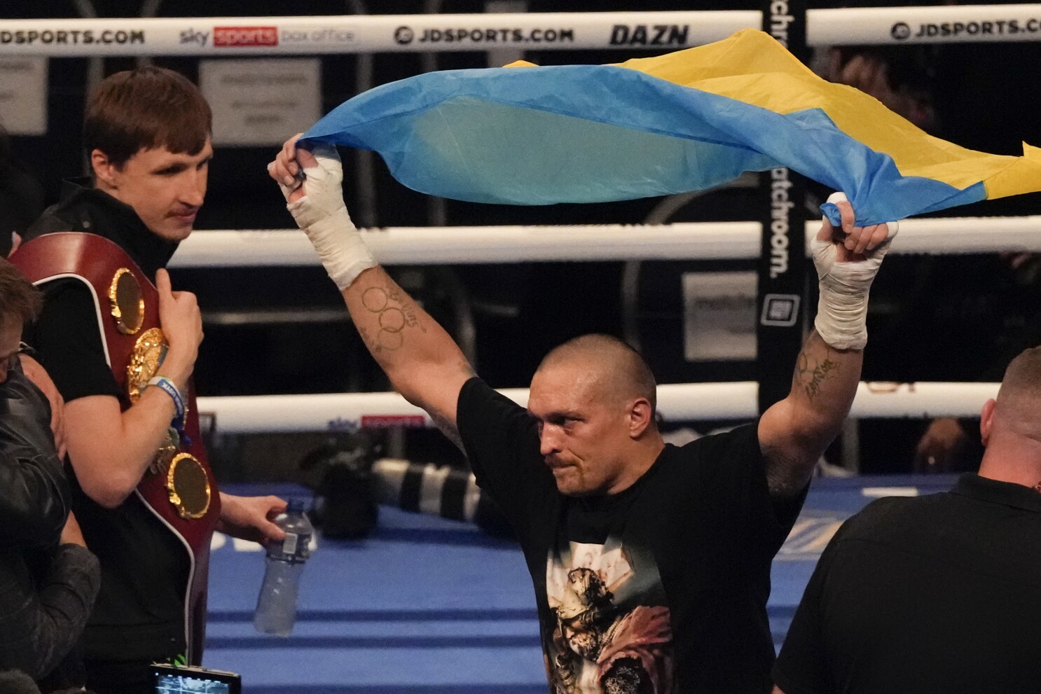 Usyk: with his flag on his back