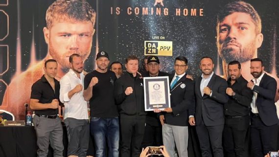 "Canelo" and his brothers were awarded with a Guinness Record 