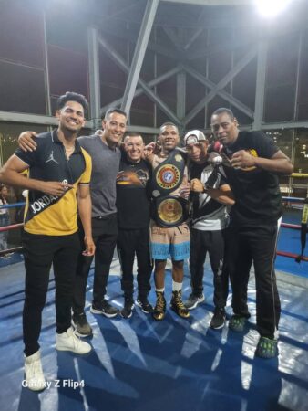 William Flores is crowned national bantamweight champion in Venezuela