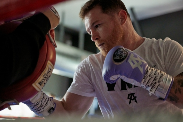 Canelo showed off his weapons in public workout 