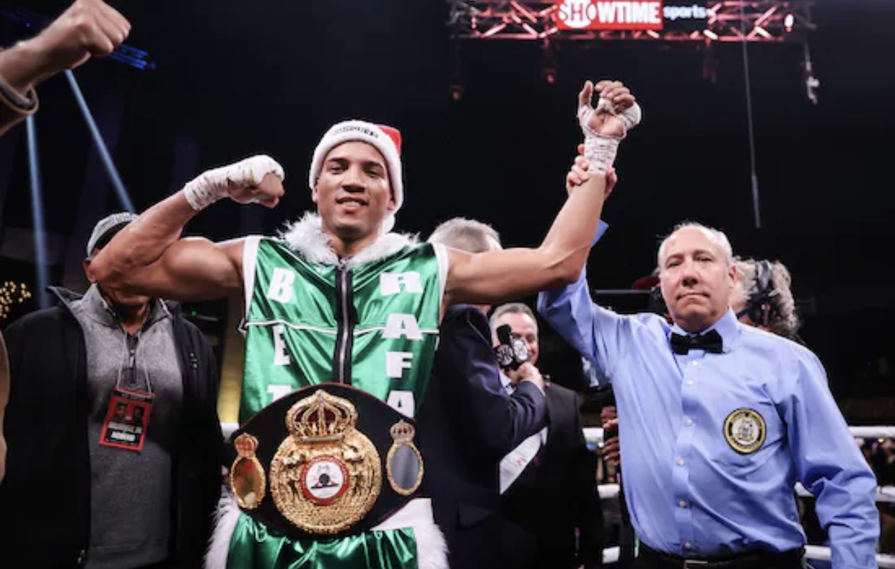 Morrell shined in Armory and retained his WBA belt 