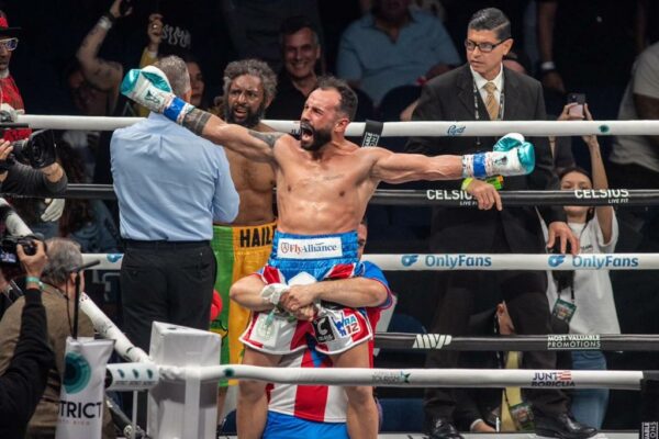 “Pitufo” Díaz volvió al ring y ganó faja regional WBA 