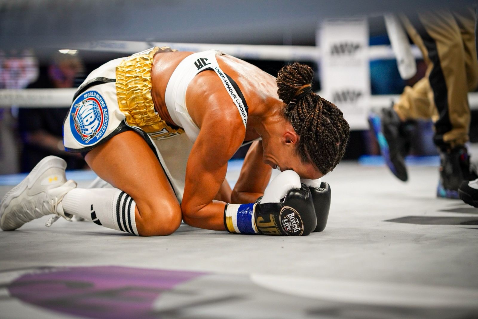 Jasmine Artiga dominó y defendió su faja mundial WBA