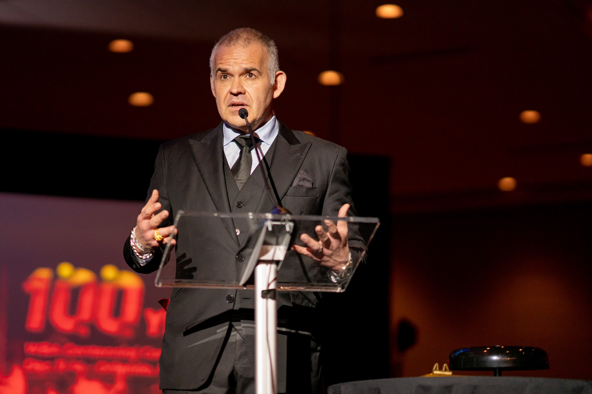 Gilberto Jesús Mendoza: una década a la vanguardia